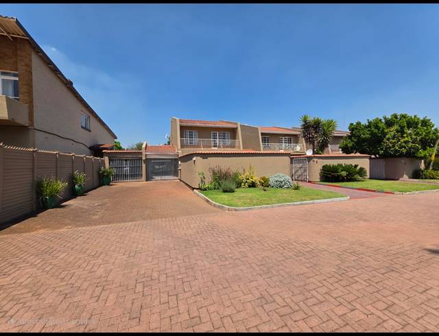 3 BEDROOM TOWNHOUSE FOR SALE IN THREE RIVERS